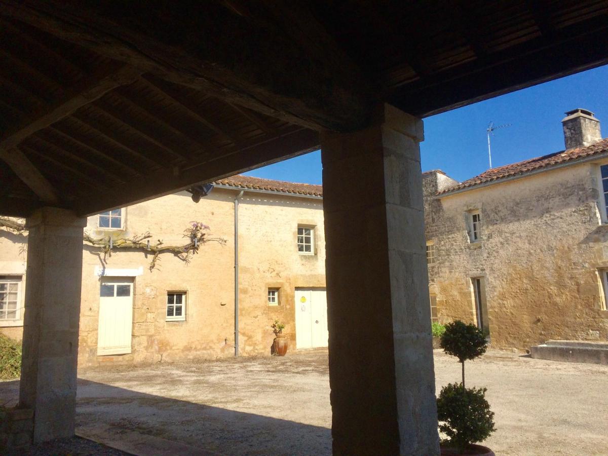 Logis De La Touche Bed & Breakfast Saint-Hilaire-des-Loges Eksteriør bilde