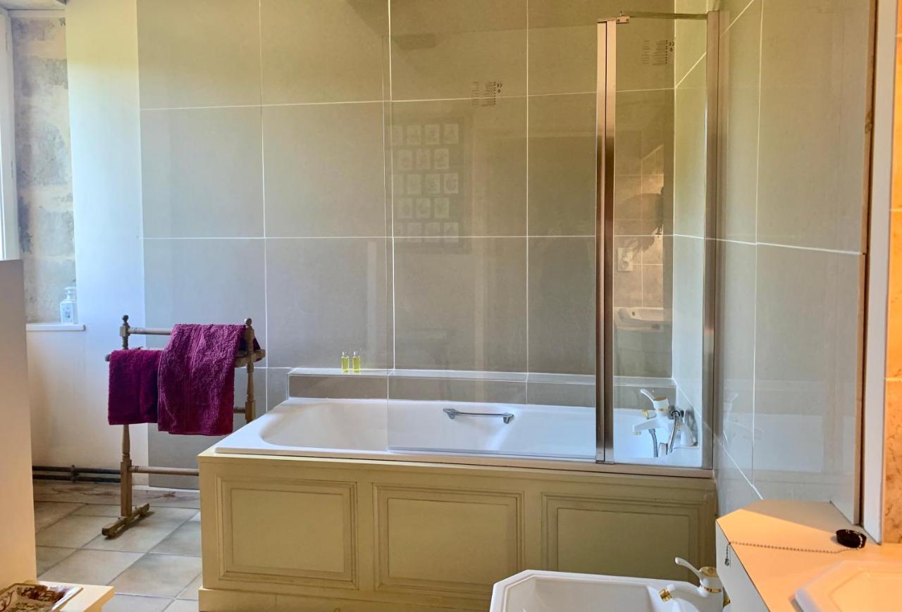 Logis De La Touche Bed & Breakfast Saint-Hilaire-des-Loges Eksteriør bilde